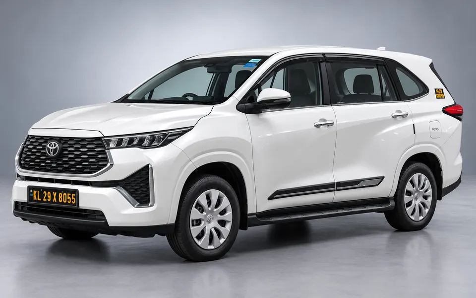 Toyota Innova Hycross, photo 1