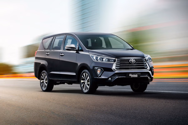 Toyota Innova Crysta GX, photo 1